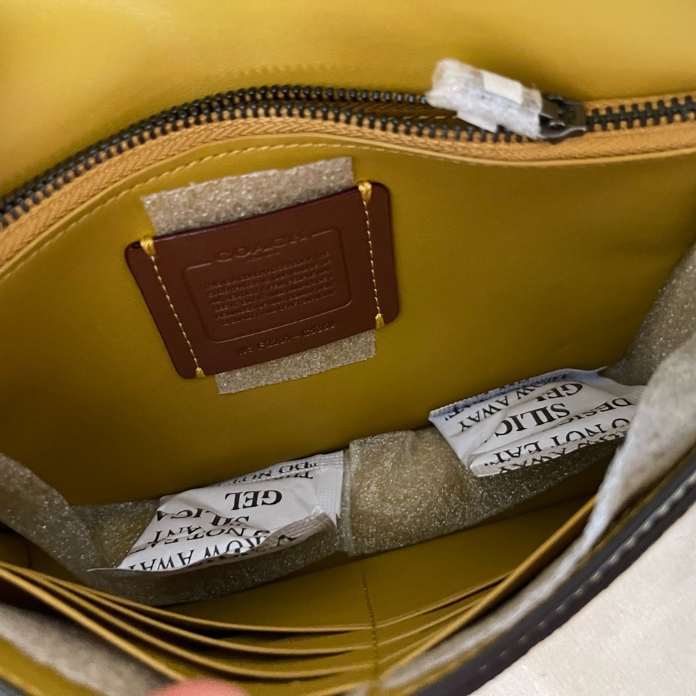 New coach leather crossbody - Picture 5 of 10